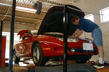 Jamin swapping air filters (31k)
